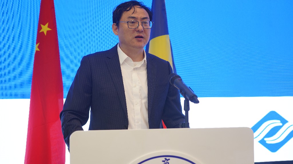 Mr. Han Bo is delivering a speech